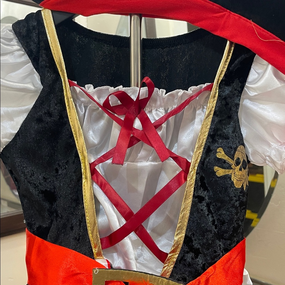 Girls pirate costume NWT - Picture 3 of 7